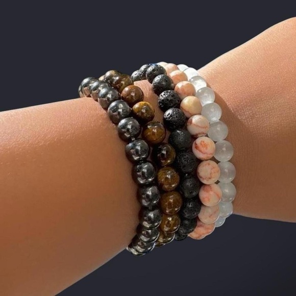 White Cat Eye Bead Bracelet - Picture 2 of 4